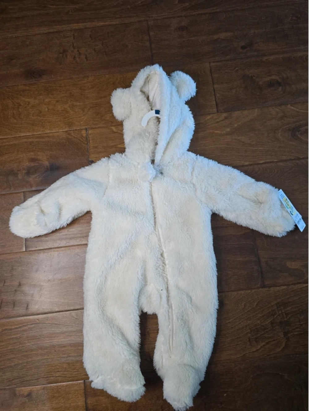 Nb brand new baby snowsuit from carter's item 213G2